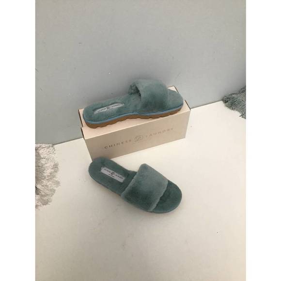 NEW CHINESE LAUNDRY rally faux fur slides in mint blue - Picture 1 of 1